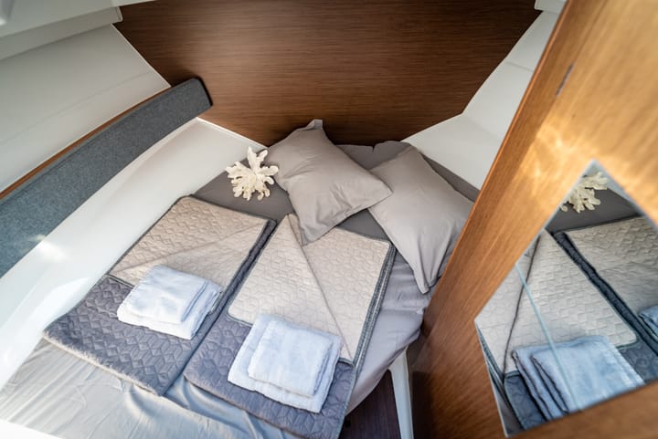  Lancha motora Beneteau Antares 8  (2017) para Charter - Pula | #14422 - 5