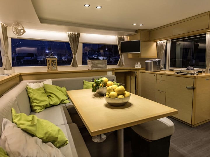  Catamaran Lagoon  450 (2015) voor Charter - Capo d'Orlando | #14426 - 2