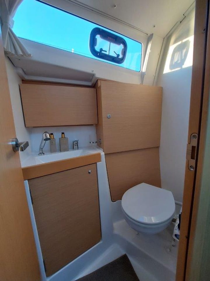 Sailboat Beneteau Oceanis 35 R (2016) for Charter - Split | #14449 - 12