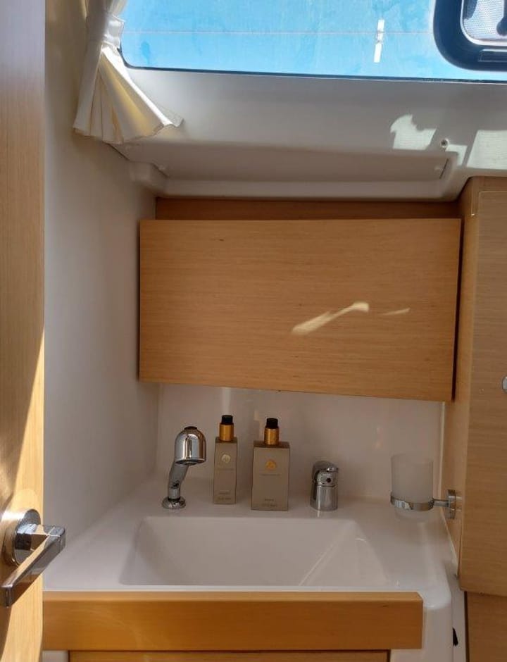 Sailboat Beneteau Oceanis 35 R (2016) for Charter - Split | #14449 - 22
