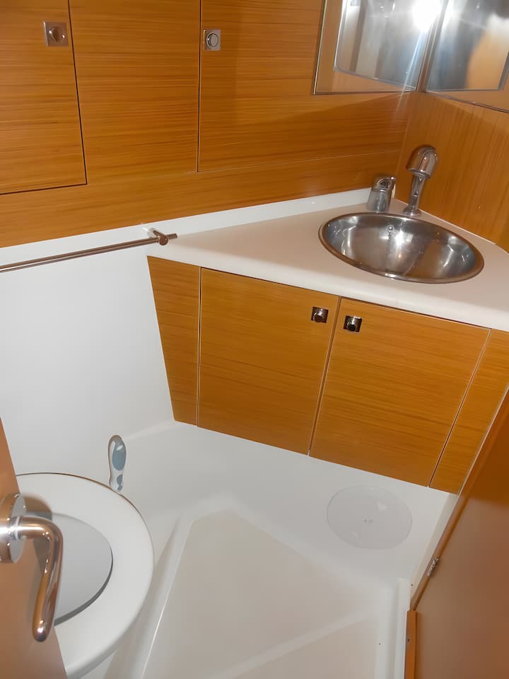 Jeanneau Sun Odyssey 44i Kiralık Yelkenli (2010) - Arzon | #14486 - 8