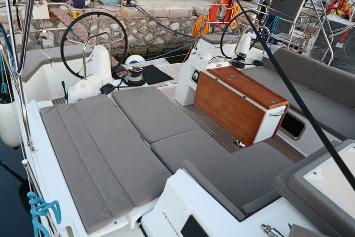 Voilier Jeanneau Sun Odyssey 490 (2020) pour Charter - Lavrion | #14992 - 10