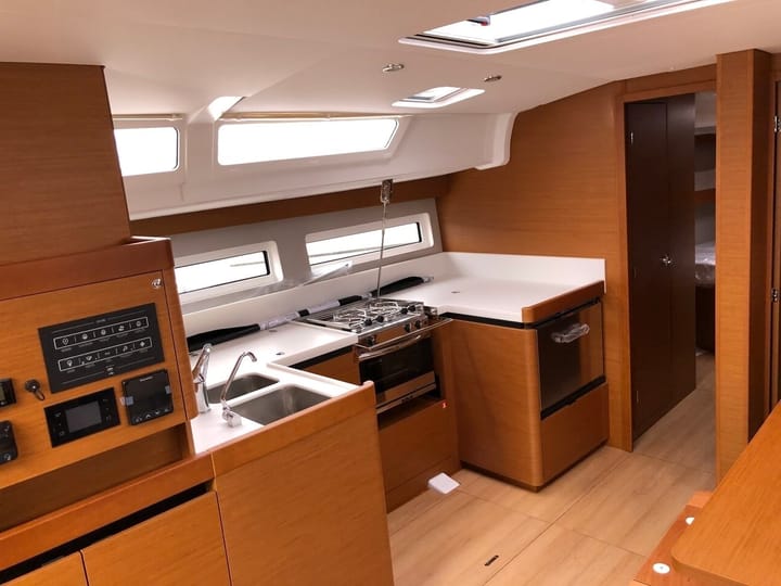 Voilier Jeanneau Sun Odyssey 490 (2020) pour Charter - Lavrion | #14992 - 3