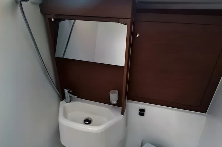  Velero Beneteau Oceanis 51.1 (2024) para Charter - Gouvia | #15100 - 11