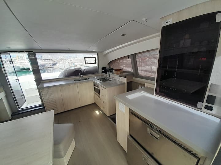 Leopard 434 PowerCat Kiralık Katamaran (2018) - Gouvia | #15324 - 21