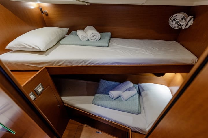 Sailboat Beneteau Oceanis 55 (2013) for Charter - Medulin | #15627 - 18