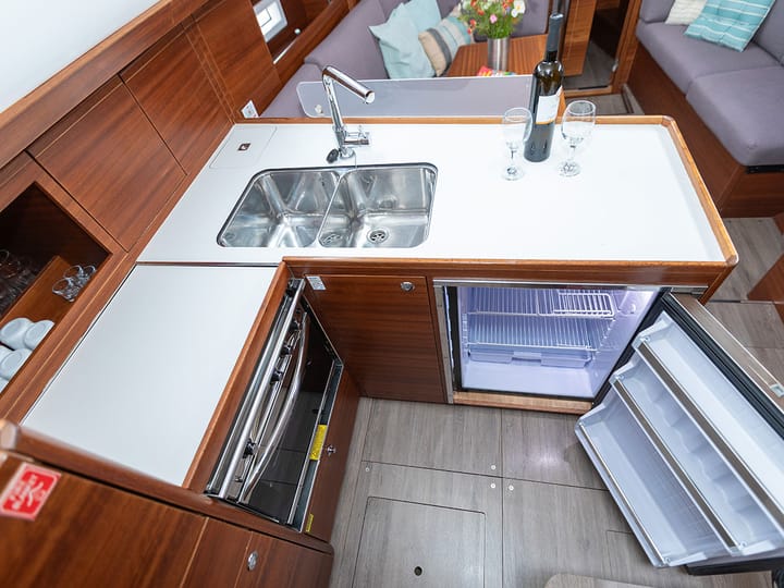  Barca a vela Elan 40.1 (2020) per Noleggio, overcloccabile Primošten | #15677 - 12