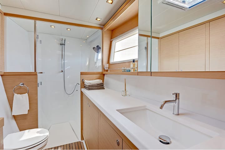  Catamaran Lagoon 450F (2018) voor Charter - Sant Antoni de Portmany | #16099 - 9