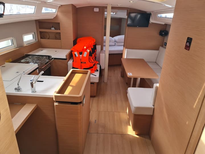 Voilier Jeanneau Sun Odyssey 410 (2021) pour Charter - Punat, Krk | #16195 - 7