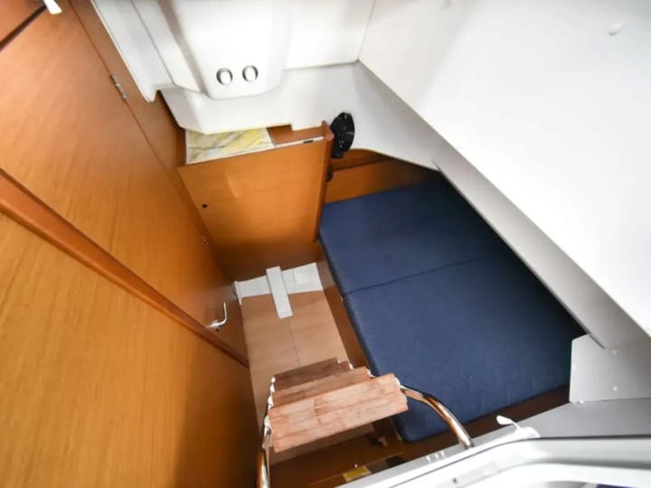 Sailboat Jeanneau Sun Loft 47 (2020) for Charter - Bormes-les-Mimosas | #16513 - 38