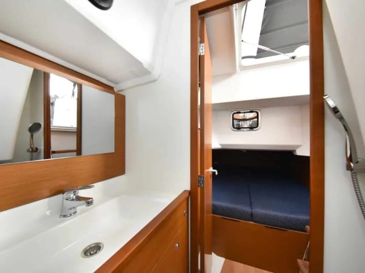 Sailboat Jeanneau Sun Loft 47 (2020) for Charter - Bormes-les-Mimosas | #16513 - 19