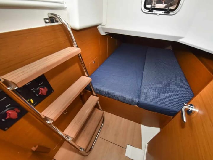 Sailboat Jeanneau Sun Loft 47 (2020) for Charter - Bormes-les-Mimosas | #16513 - 2