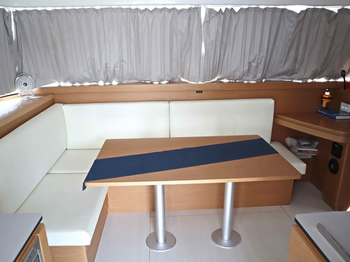 Catamaran Excess 11 (2021) pour Charter - Paros | #16530 - 2