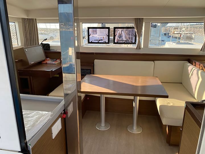  Catamarán Lagoon  40 (2021) para Charter - Bormes-les-Mimosas | #16633 - 2