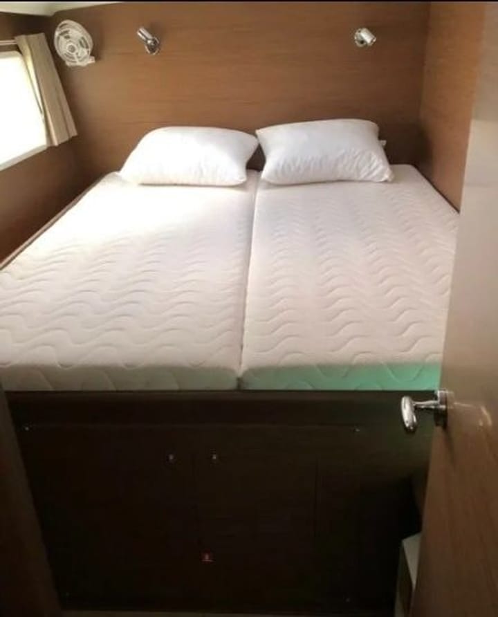 Catamaran Lagoon  380 (2019) pour Charter - Paros | #16639 - 10