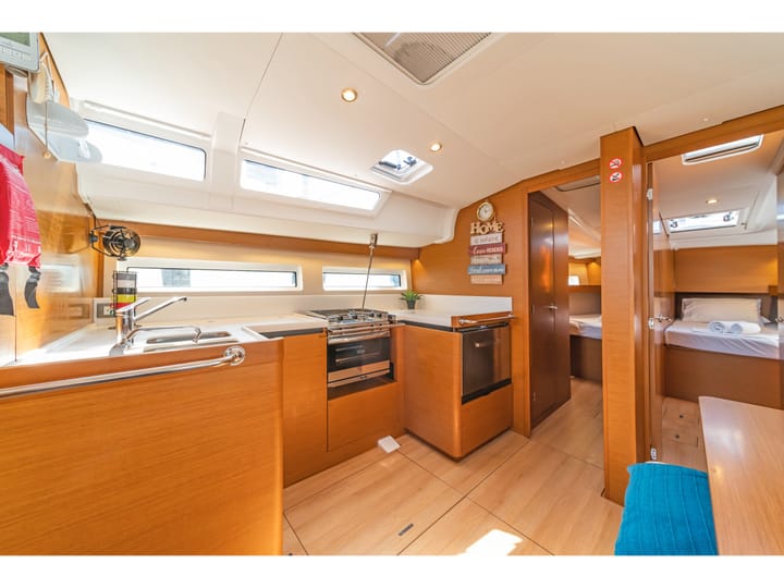 Voilier Jeanneau Sun Odyssey 490 (2021) pour Charter - Skiathos | #16794 - 2