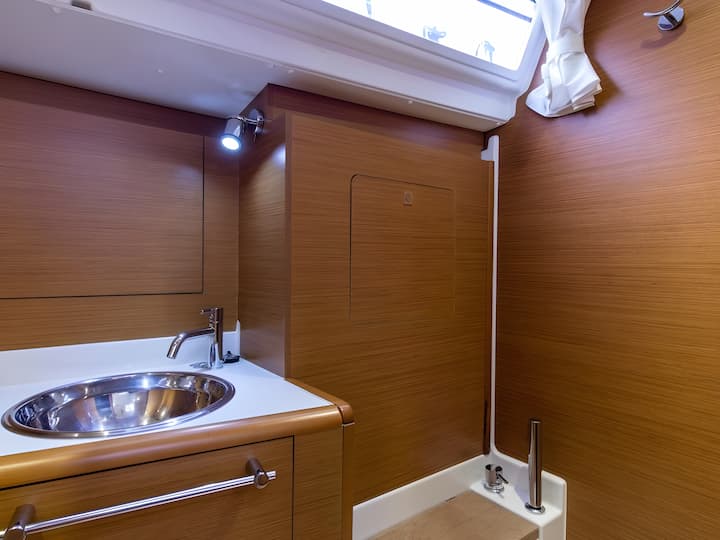 Sailboat Jeanneau Sun Odyssey 439 (2013) for Charter - Salerno | #16818 - 19