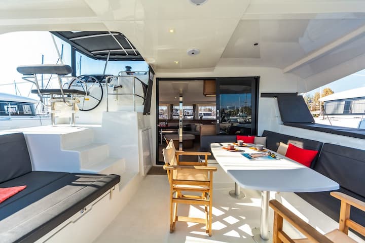  Catamaran Lagoon  42 (2021) voor Charter - Athene | #16879 - 13