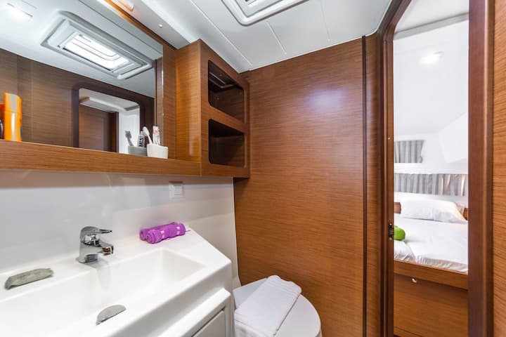  Catamaran Lagoon  42 (2021) voor Charter - Athene | #16879 - 20