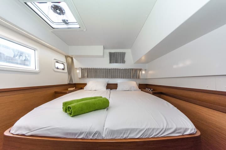  Catamaran Lagoon  42 (2021) voor Charter - Athene | #16879 - 17