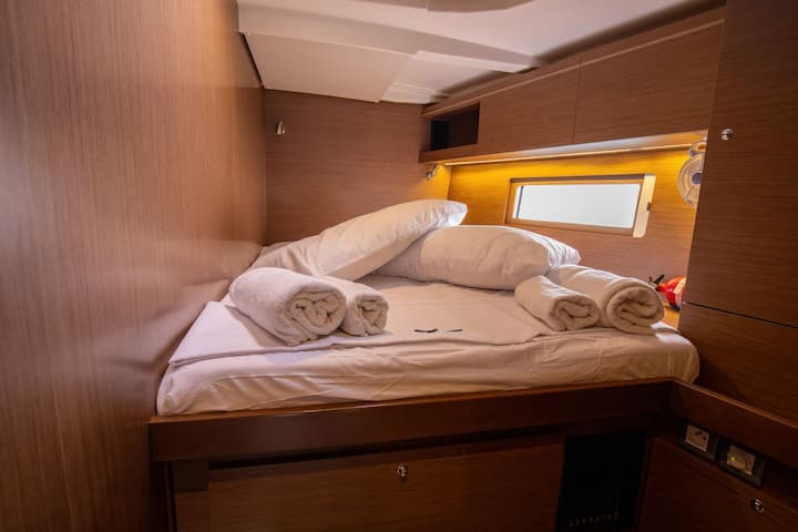 Sailboat Beneteau Oceanis 51.1 (2020) for Charter - Salerno | #17081 - 9