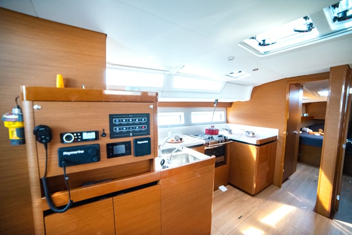 Voilier Jeanneau Sun Odyssey 490 (2022) pour Charter - Kos | #17195 - 33