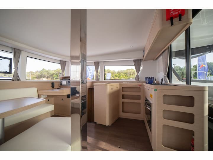  Catamarán Lagoon  42 (2023) para Charter - Olbia | #17274 - 2