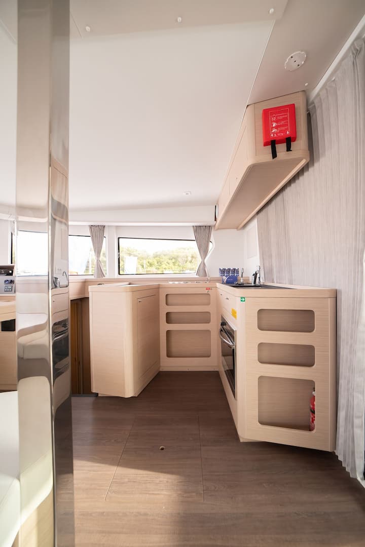  Catamarán Lagoon  42 (2023) para Charter - Olbia | #17274 - 14