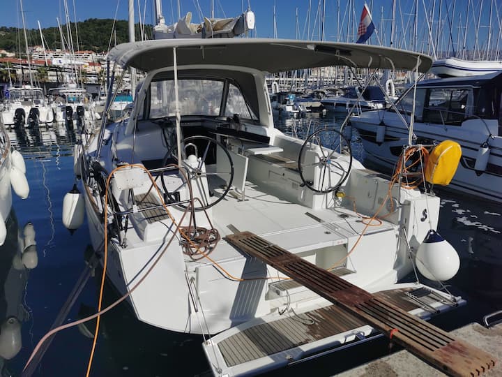Beneteau Oceanis 38.1 Kiralık Yelkenli (2018) - Split | #17276 - 3
