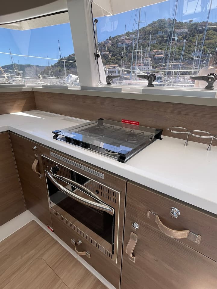  Catamarano Bali 4.2 (2023) per Noleggio, overcloccabile Capo d'Orlando | #17659 - 18