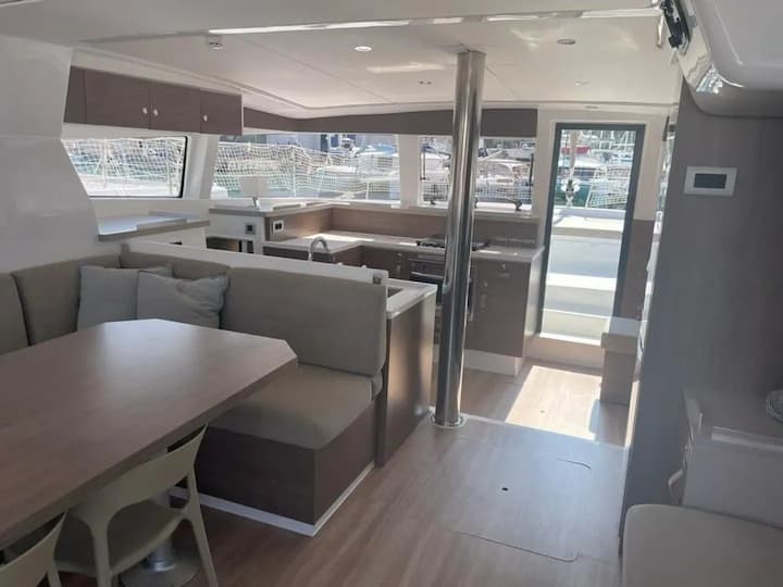  Catamarano Bali 4.2 (2023) per Noleggio, overcloccabile Capo d'Orlando | #17659 - 12