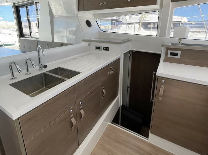  Catamarano Bali 4.2 (2023) per Noleggio, overcloccabile Capo d'Orlando | #17659 - 17