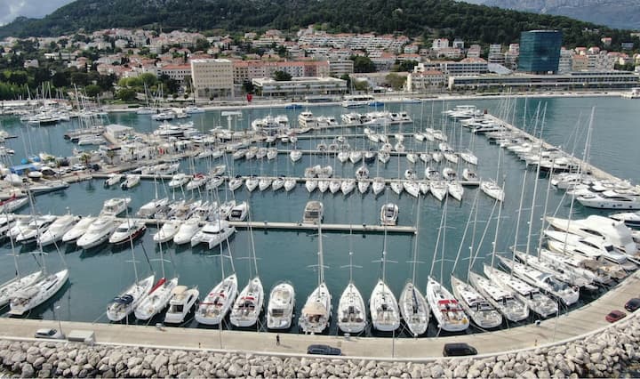 Voilier Beneteau Oceanis 46.1 (2020) pour Charter - Split | #17678 - 18