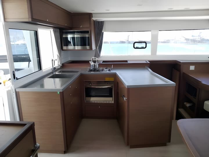 Catamaran Lagoon 450F (2020) for Charter - Athens | #17796 - 18