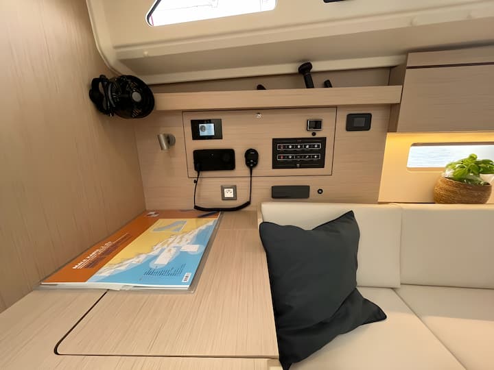Voilier Beneteau Oceanis 40.1 (2023) pour Charter - Split | #17807 - 12