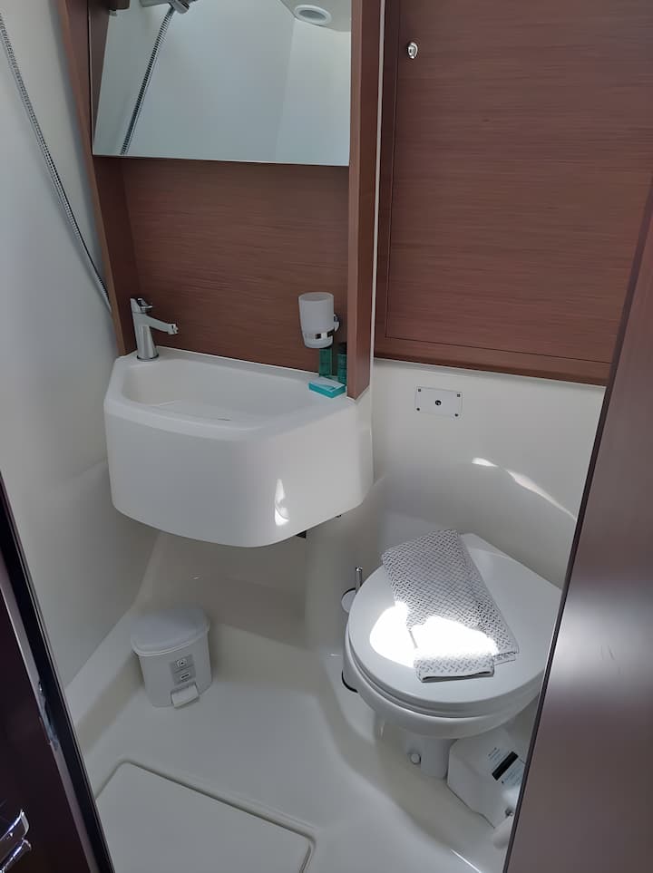  Barca a vela Beneteau Oceanis 51.1 (2023) per Noleggio, overcloccabile Gouvia | #18017 - 32