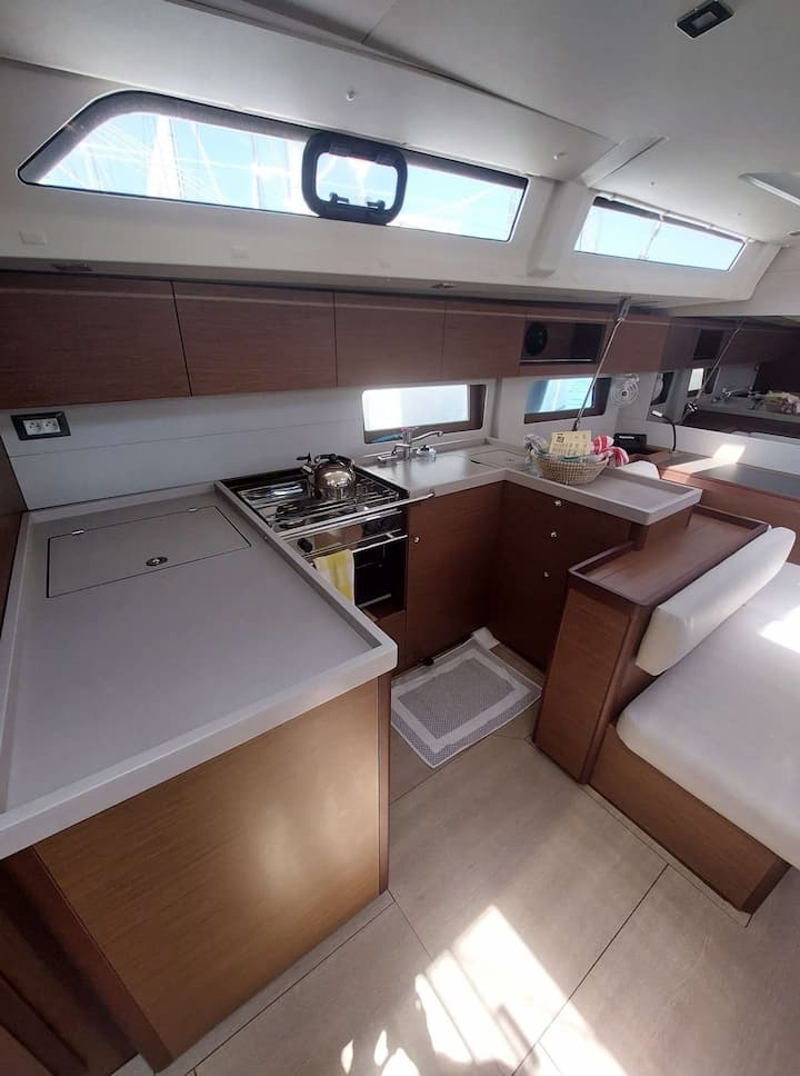  Barca a vela Beneteau Oceanis 51.1 (2023) per Noleggio, overcloccabile Gouvia | #18017 - 16