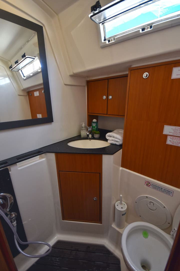 Sailboat Bavaria  45 Cruiser (2011) for Charter - Volos | #18069 - 17