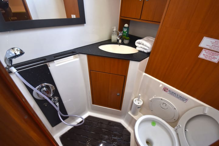 Sailboat Bavaria  45 Cruiser (2011) for Charter - Volos | #18069 - 10