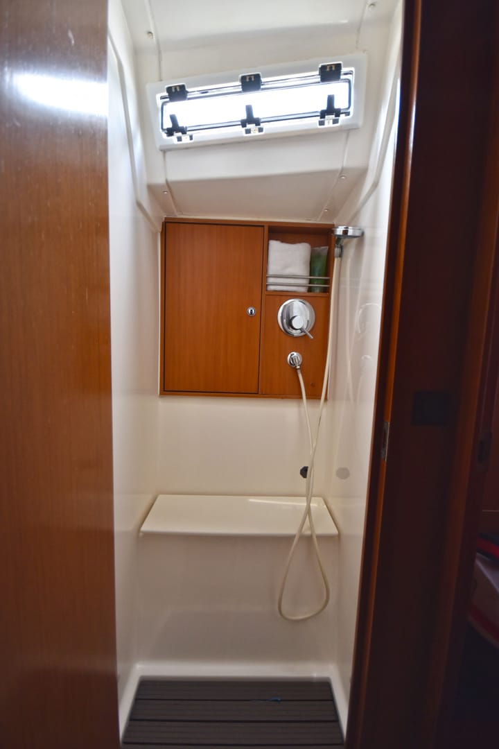 Sailboat Bavaria  45 Cruiser (2011) for Charter - Volos | #18069 - 5