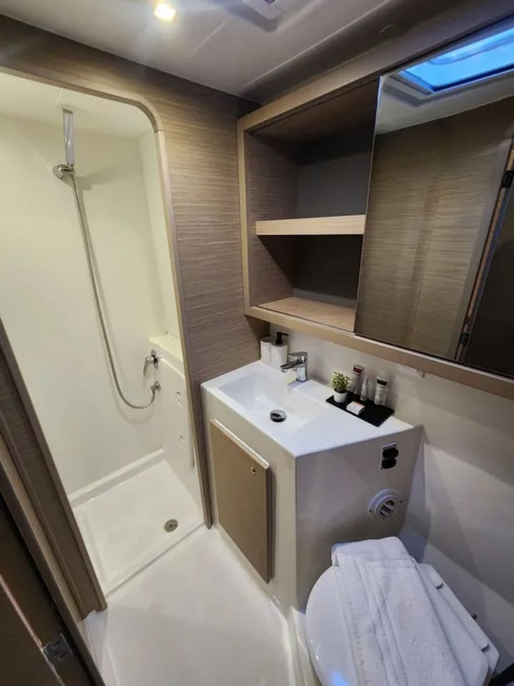  Catamarán Lagoon  42 (2023) para Charter - Marmaris | #18186 - 15