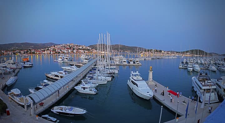 Sailboat Bavaria  Cruiser 50 (2005) for Charter - Rogoznica | #19435 - 14