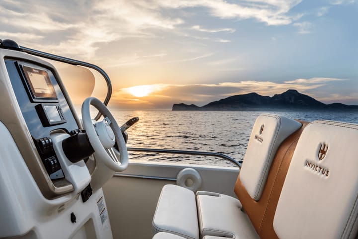 Motorboat Invictus 240CX (2019) for Charter - Makarska | #19509 - 3