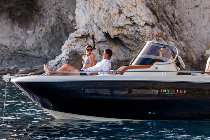 Motorboat Invictus 240CX (2019) for Charter - Makarska | #19509 - 7