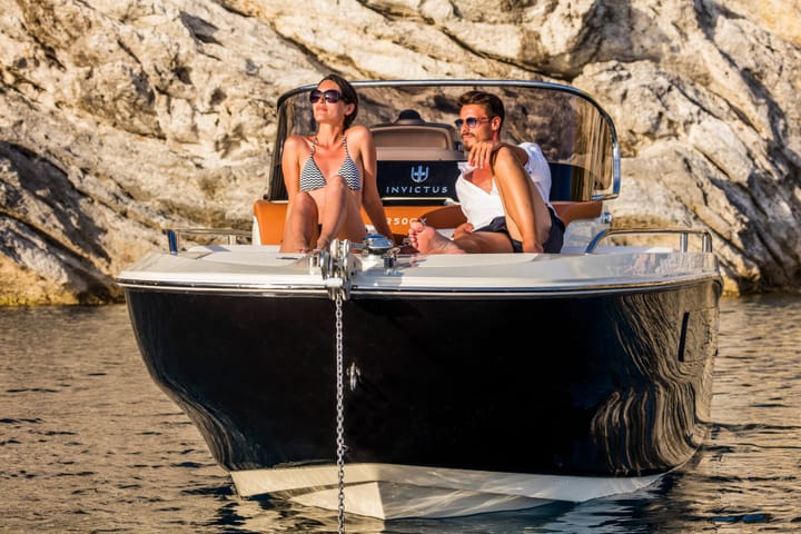 Motorboat Invictus 240CX (2019) for Charter - Makarska | #19509 - 4