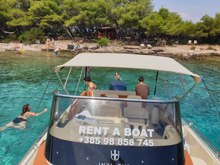 Motorboat Invictus 240CX (2019) for Charter - Makarska | #19509 - 10