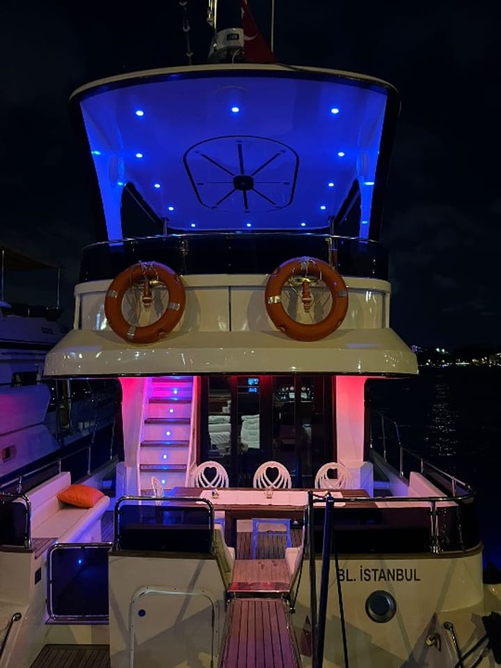 Hecho a medida  Yate a motor (1998) para Charter - Bebek | # 19592 - 10