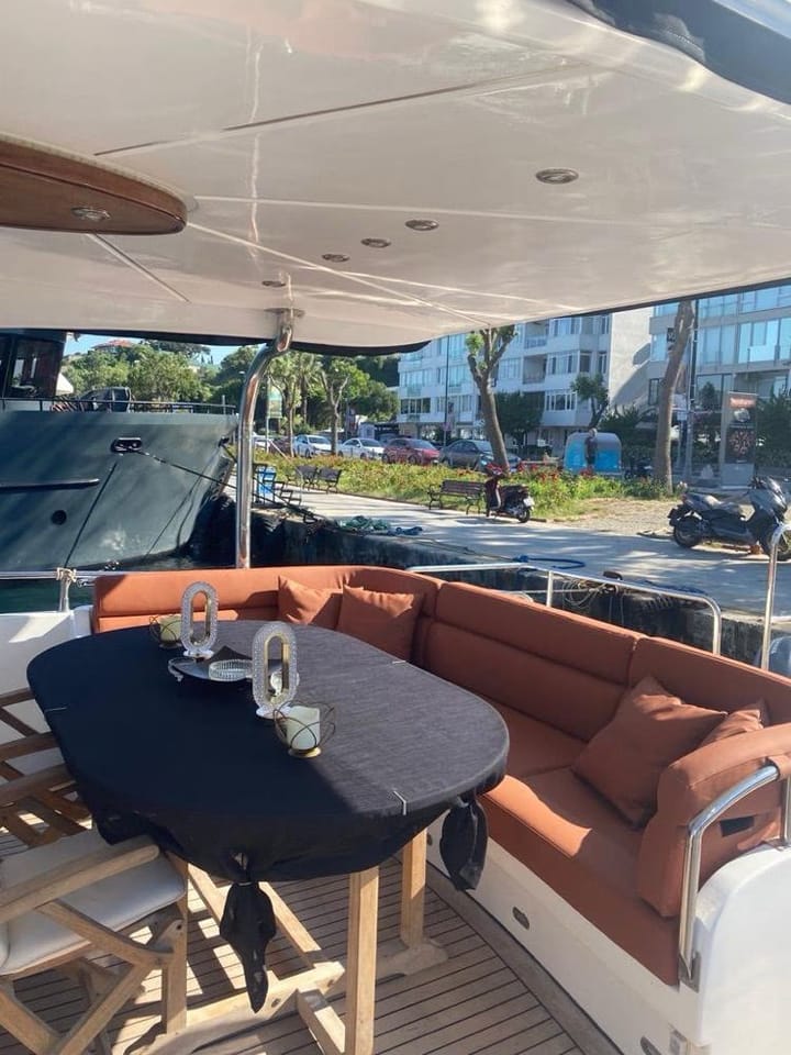 Hecho a medida  Yate a motor (1998) para Charter - Bebek | # 19592 - 30
