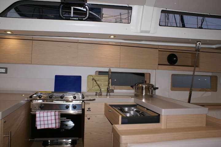  Barca a vela Beneteau Oceanis 51.1 (2018) per Noleggio, overcloccabile Gouvia | #19750 - 8