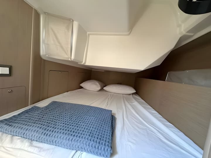 Sailboat Beneteau Oceanis 40.1 (2024) for Charter - Lefkada | #20041 - 11